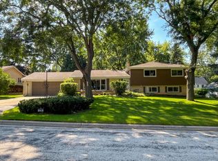 1239 N 122nd St, Wauwatosa, WI 53226