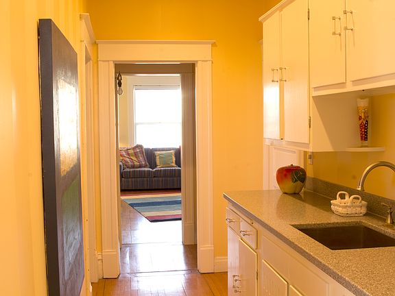 Butler's Pantry w granite
