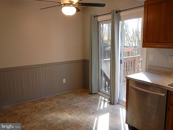 5th image of 468 Darby Ln