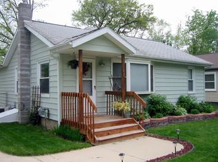 9119 Hillcrest Rd, Whitmore Lake, MI 48189