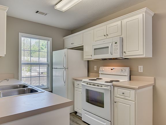 5th image of 7028 Reagan Cir #1