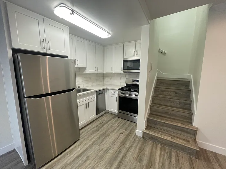 1037 Linden Ave #8 — Photo 11