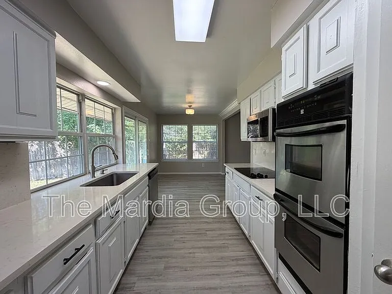 3609 Westview Ln — Photo 3