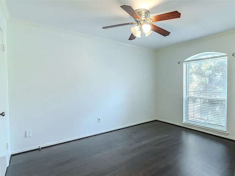 7575 Katy Fwy #103 — Photo 11