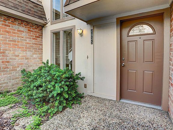 2nd image of 2925 Camelot Ln