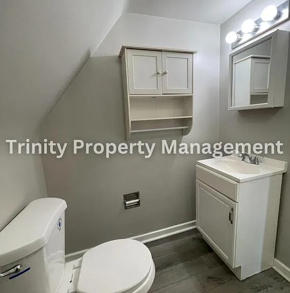 106 1/2 Burton Ave #B — Photo 7