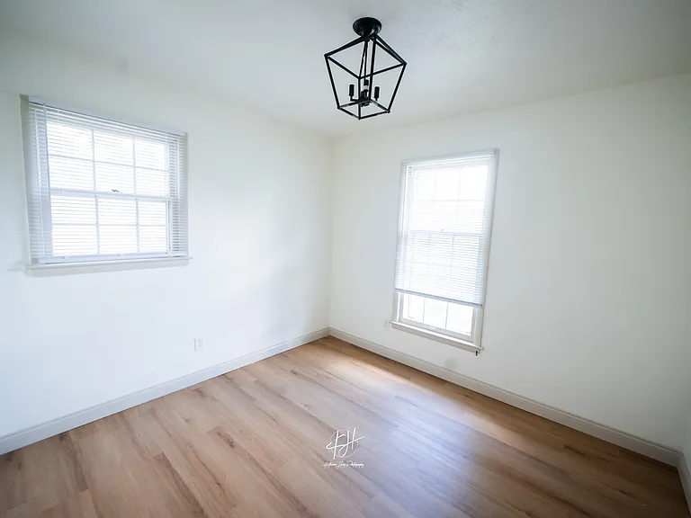 250 Lynnwood Dr — Photo 13