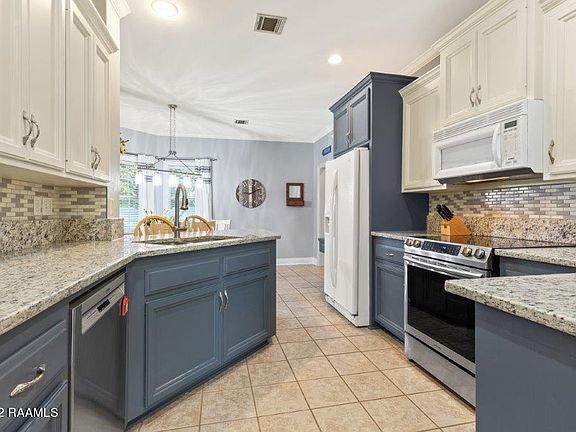 5th image of 121 Cornish Pl