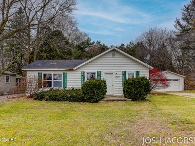 4927 W River Dr NE, Comstock Park, MI, 49321