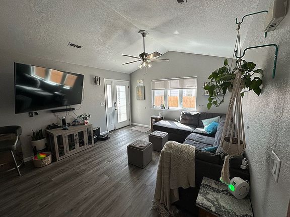 3rd image of 1033 Boswell Dr