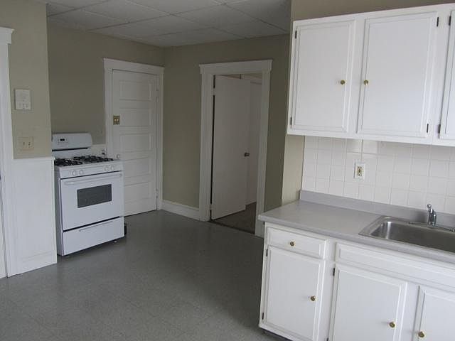 1st image of 6 Andrus Pl