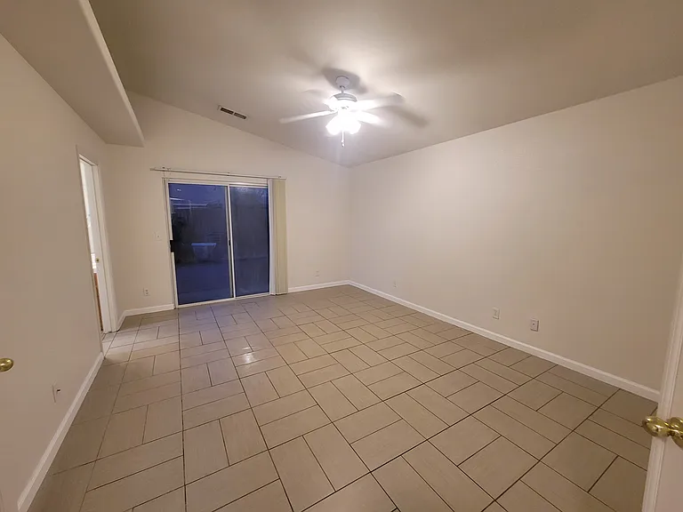 1033 Harbor Ct — Photo 11