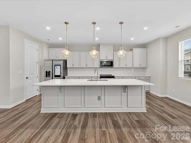420 Burr St — Photo 10