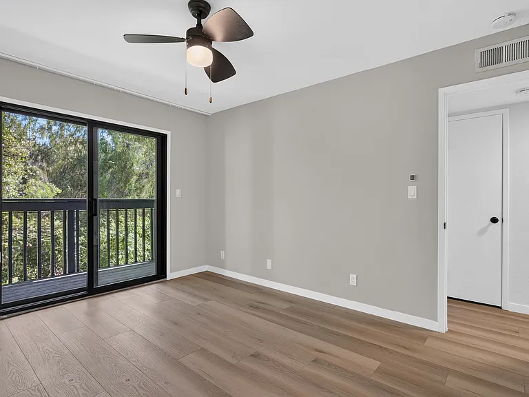 1512 Ashwood Dr — Photo 22