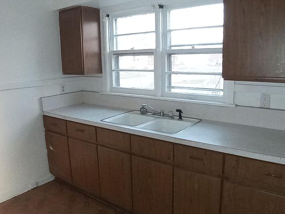 5th image of 1604 S Central Ave