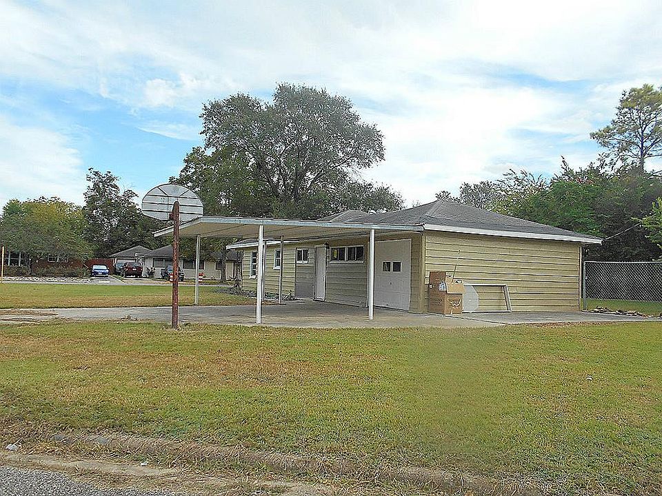 1st image of 2202 5th St