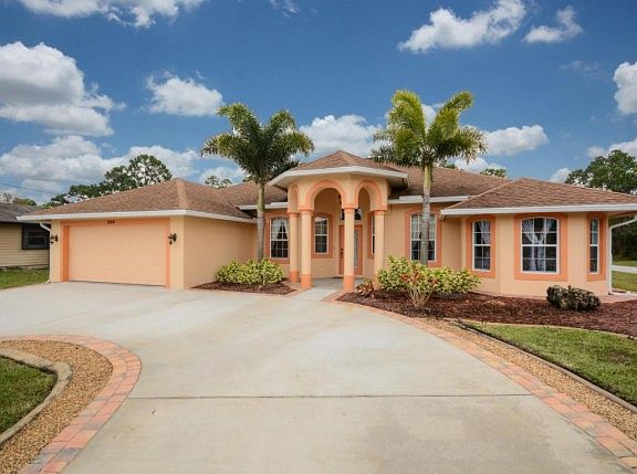 2nd image of 344 SE Crosspoint Dr