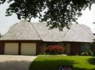 10102 Hemlock Dr, Overland Park, KS 66212