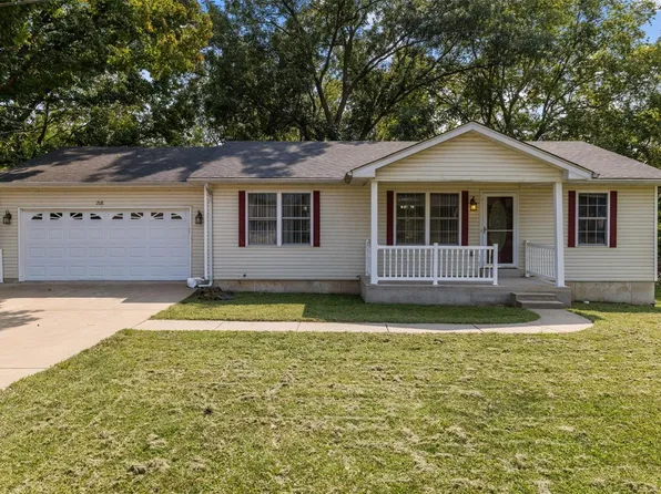 208 Hillcrest Dr, Elsberry, MO 63343