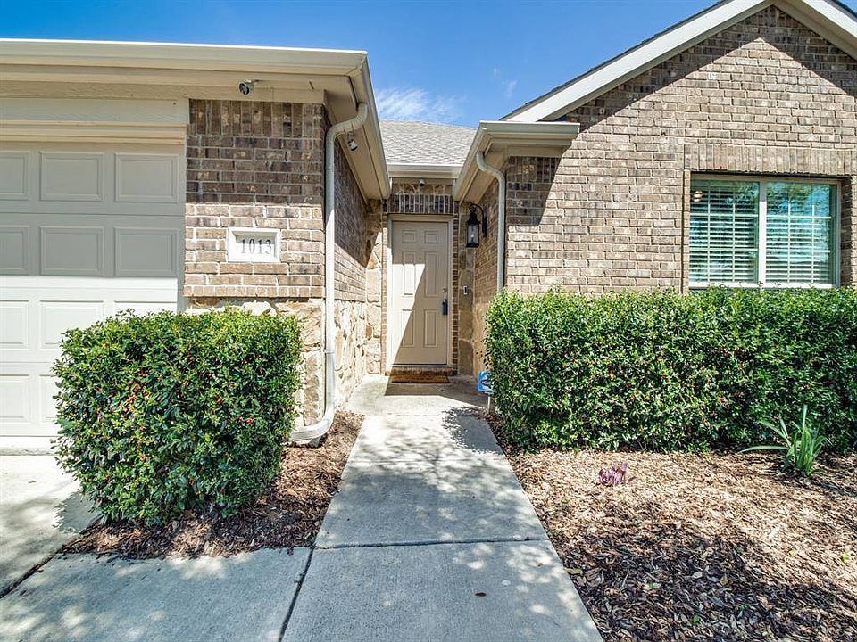 1st image of 1013 Lancashire Ln