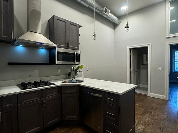 3rd image of 15 Saint Pauls Ave APT 2
