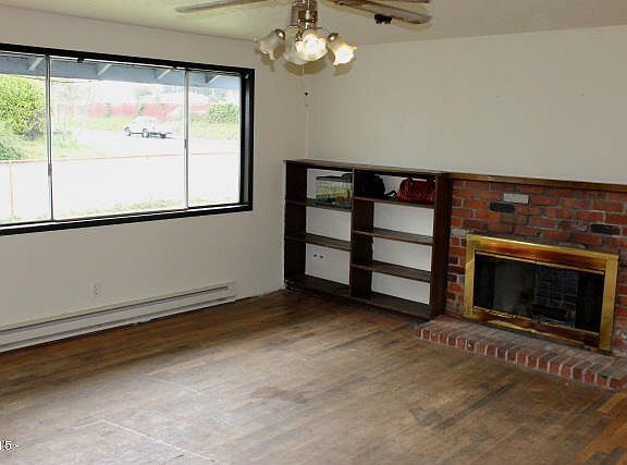 2nd image of 207 NE Benton St