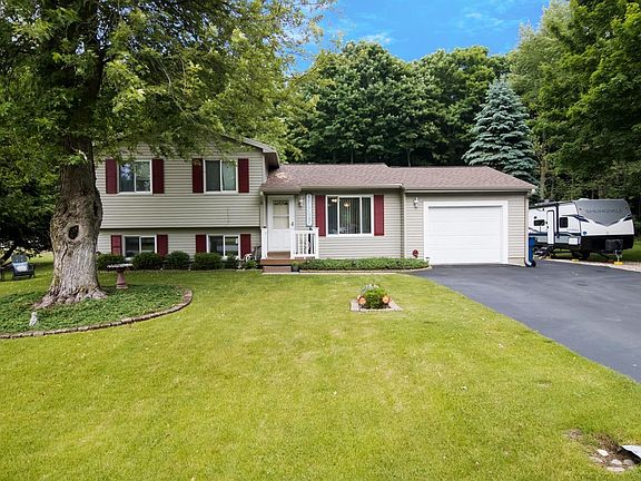 2nd image of 1364 Silverwood Dr
