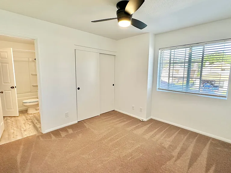 266 Royal Glen Dr — Photo 47
