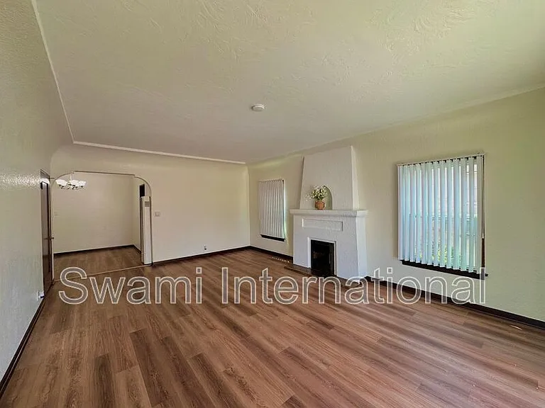 2066 Chestnut Ave — Photo 6