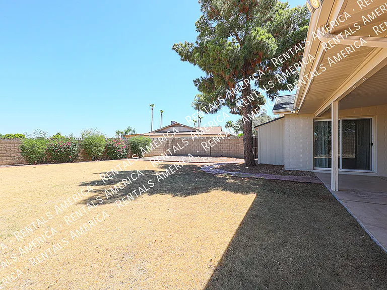 1360 W Esplanade St — Photo 29