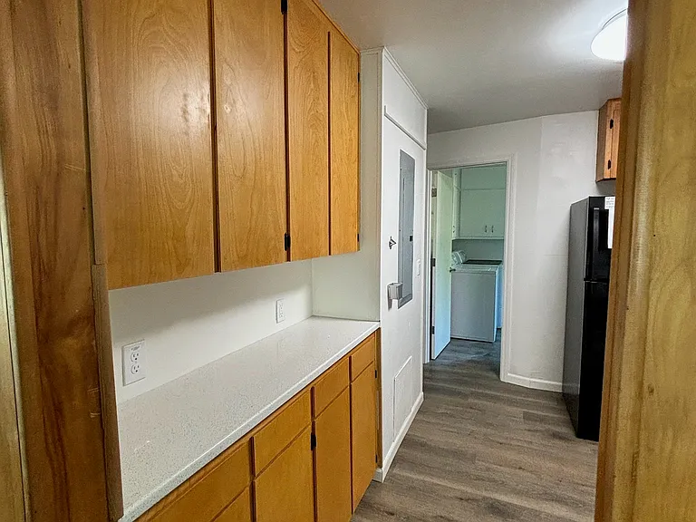 1111 NW 32nd St #6 — Photo 6