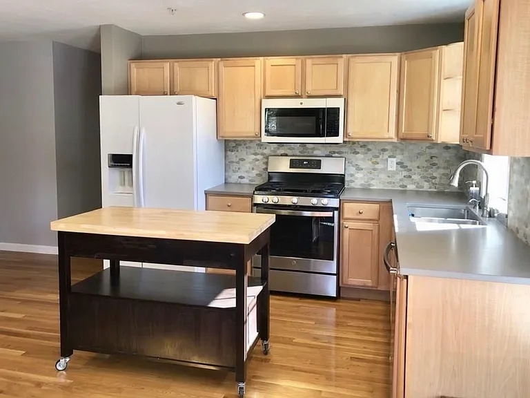 571 Freeport St #2 — Photo 9