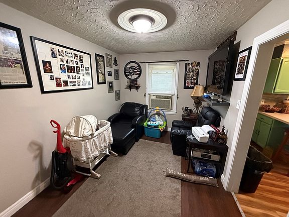 4th image of 520 Orchard Ave