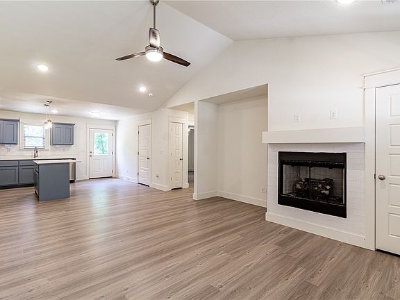 2nd image of 5 Overton Dr