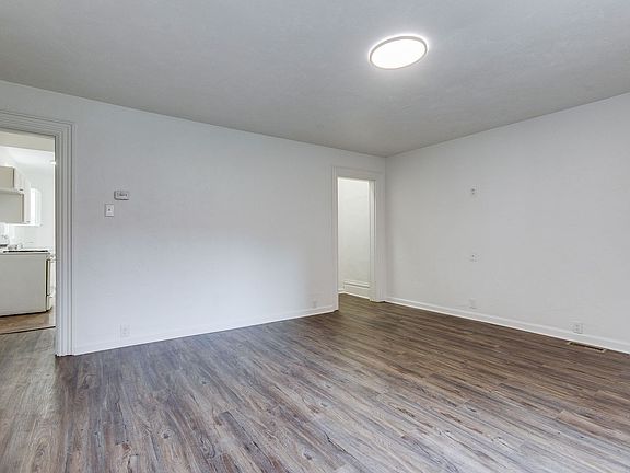 4th image of 819 Proctor Way