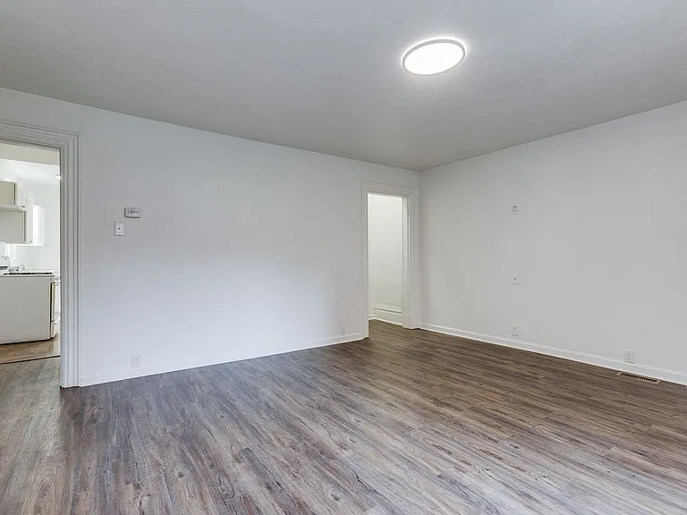 819 Proctor Way — Photo 4