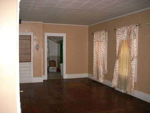 3rd image of 413 N Shabbona St