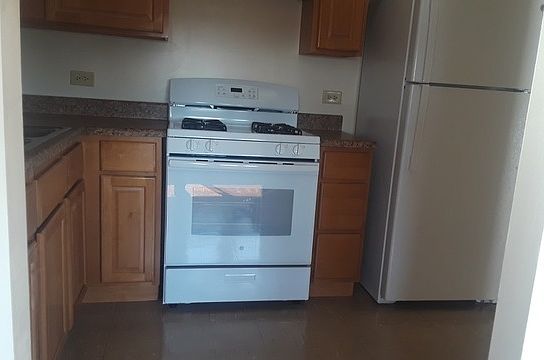 2nd image of 4850 S Lake Park Ave APT 1103