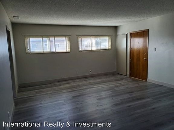 3rd image of 304 1/2 W Spruce Ave