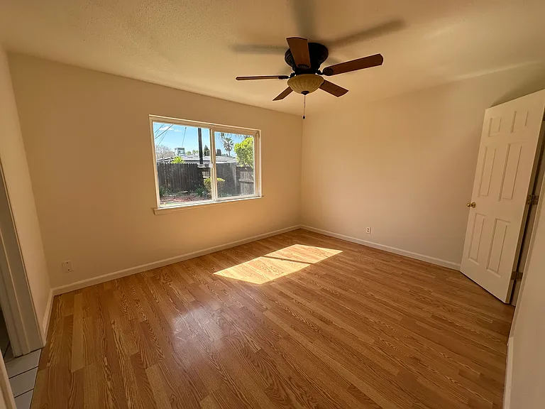 500 McKnight Ln — Photo 8