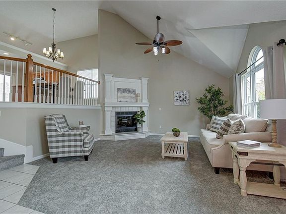 5th image of 1320 SE Dalton Cir