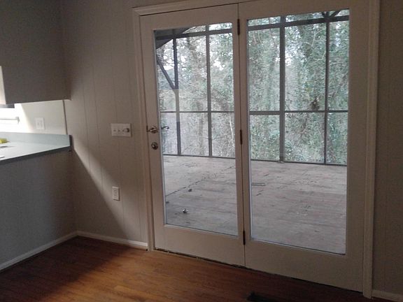 Den to screened screened porch