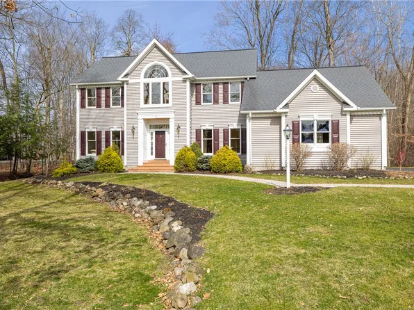 16 Dixon Woods, Henrietta, NY 14467