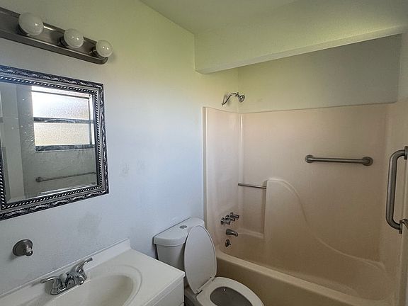 5th image of 3929 Pelican Ct