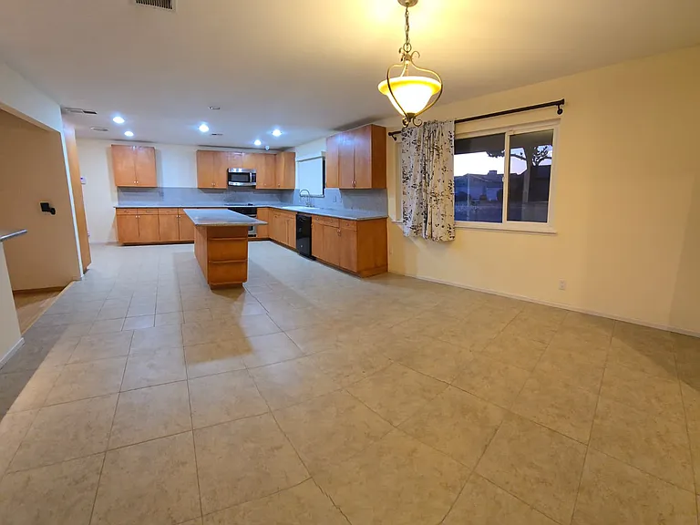 5170 E Huntington Ave — Photo 25