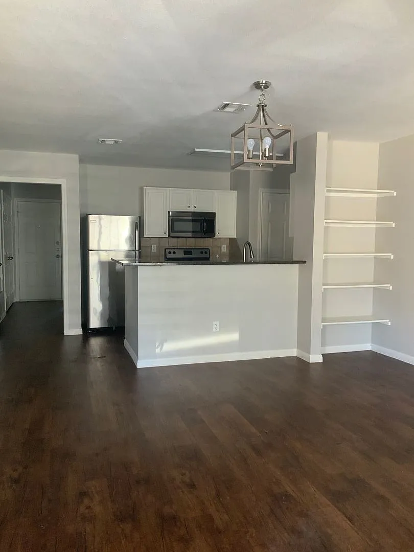 Roommate Ready - By-The-Bed 4BD/4BTH! — Photo 4