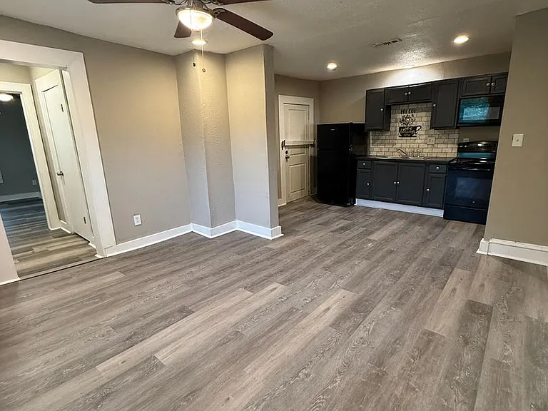 2538 Woodland Ave #2B — Photo 2