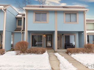 676 Quail Creek Dr #676, Grayslake, IL 60030