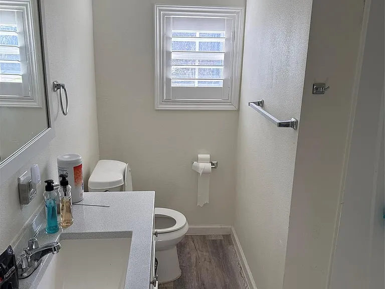 8 Bayvilla St — Photo 4