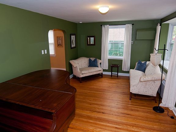 3rd image of 207 Glen Gary Dr